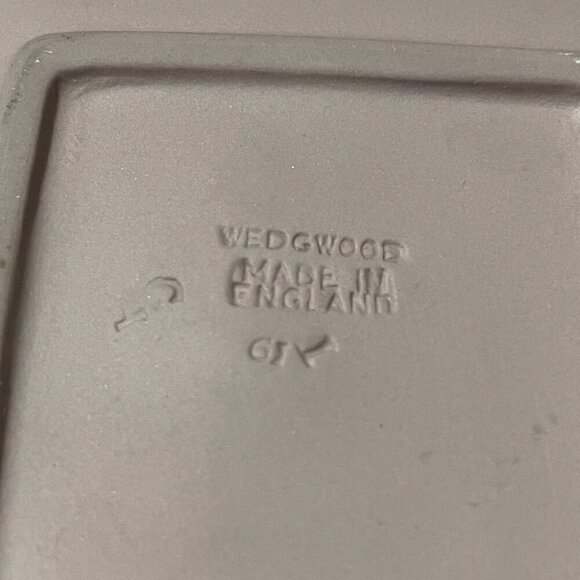 Vintage Wedgwood Lilac Jasperware Seasons Cherub 4" Square Trinket Dish England - Picture 5 of 5
